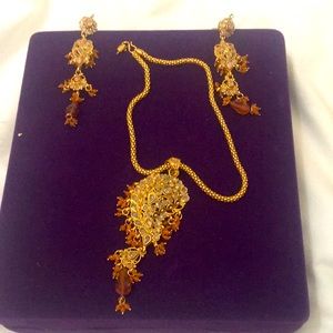 Necklace earrings set